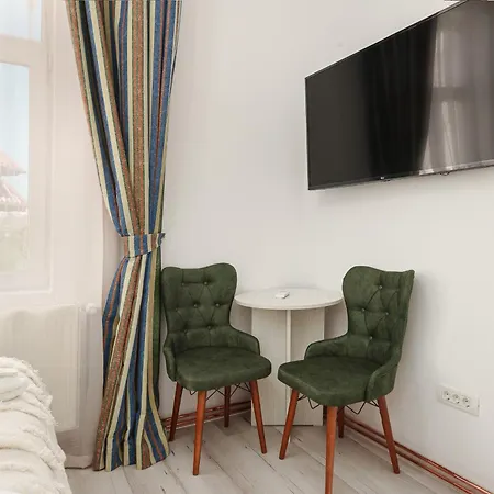 Spacious 3-bedroom In Апартаменти *