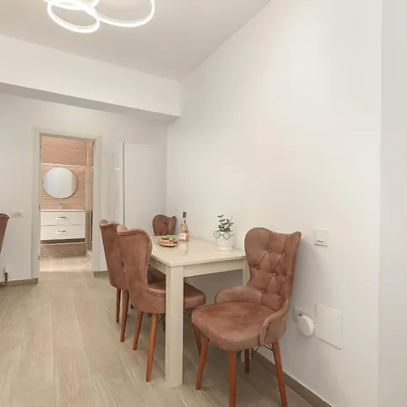 Lägenhet Spacious 3-bedroom In *