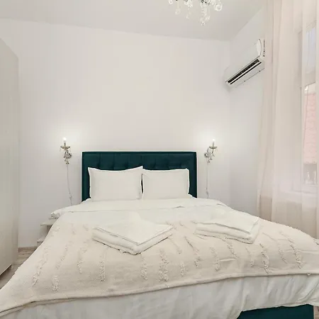 Spacious 3br Retreat In Apartment *