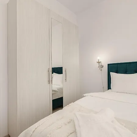 Spacious 3br Retreat In Apartment