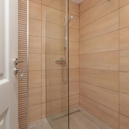 Spacious 3br Retreat In Apartment Bucharest