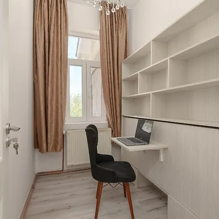Apartment Spacious 3-bedroom In Bucharest