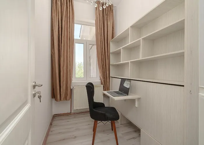 Apartment Spacious 3-bedroom In Bucharest