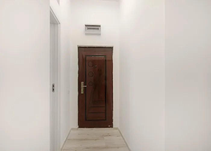 Apartment Spacious 3-bedroom In