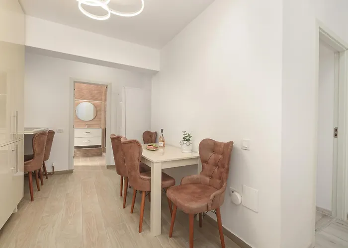 Apartment Spacious 3-bedroom In *
