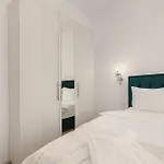 Spacious 3-bedroom In 아파트