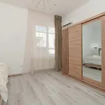 Spacious 3-bedroom In 아파트 *