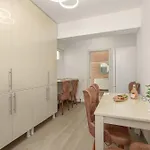 아파트 Spacious 3-bedroom In 부쿠레슈티