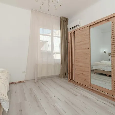 Spacious 3-bedroom In アパート *
